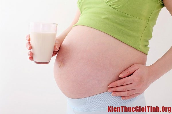 Hướng dẫn uống sữa đúng cách cho bà bầu